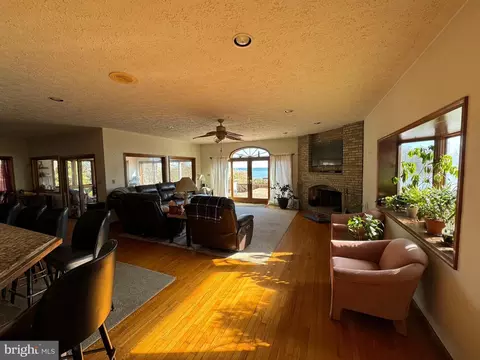 Living - 4831 Idlewilde Rd, Shady Side, MD 20764 photo 1 of 4