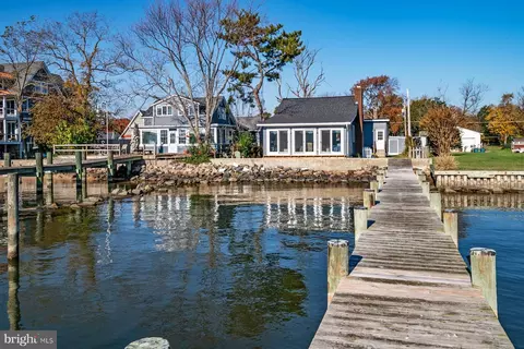 7803 Southwest Rd, Pasadena, MD 21122