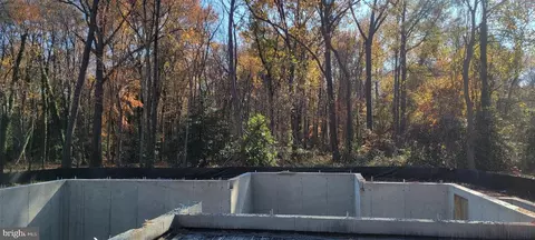 661 Powhatan Beach Rd, Pasadena, MD 21122 photo 5