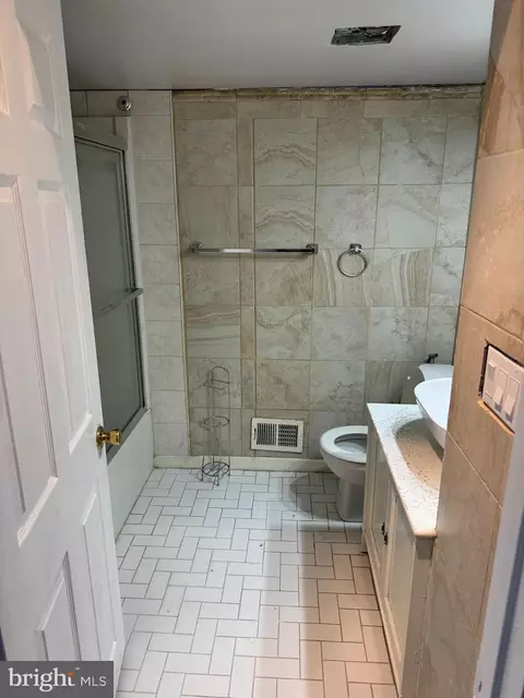 Bath - 1062 Vena Ln, Pasadena, MD 21122 photo 1 of 1
