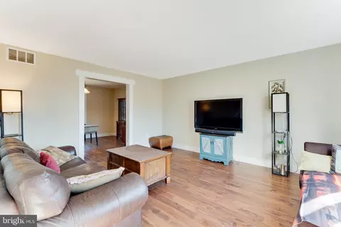 613 Harbor Dr, Annapolis, MD 21403 photo 3