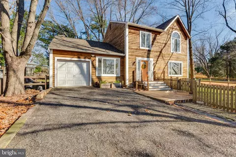 613 Harbor Dr, Annapolis, MD 21403 photo 2