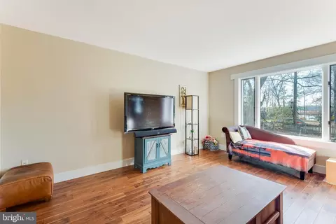 613 Harbor Dr, Annapolis, MD 21403 photo 4