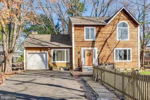 613 Harbor Dr, Annapolis, MD 21403