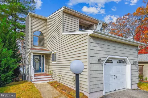 888 Northfield Ave, Pasadena, MD 21122