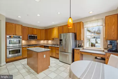 842 Thicket Ct, Odenton, MD 21113 photo 9