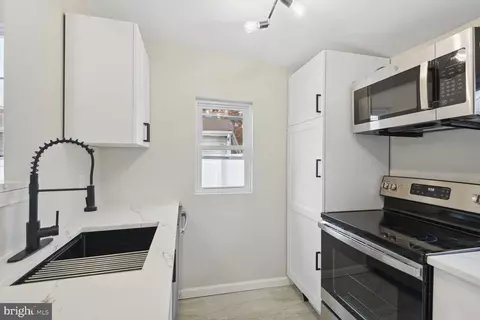 1733 Fairhill Dr, Edgewater, MD 21037 photo 3