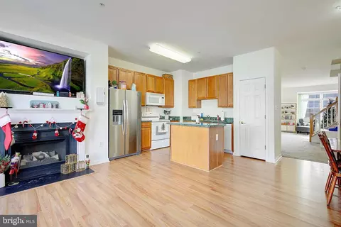 4106 Apple Leaf Ct, Pasadena, MD 21122 photo 8