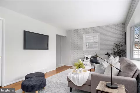 916 8th St, Pasadena, MD 21122 photo 3