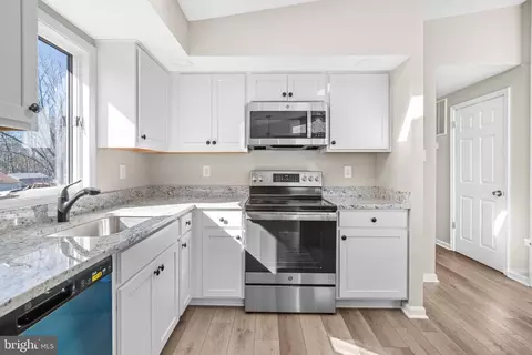Kitchen - 6028 Melbourne Ave, Deale, MD 20751 photo 3 of 5