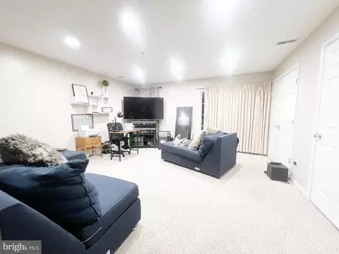 8231 Brooktree St, Laurel, MD 20724 photo 4