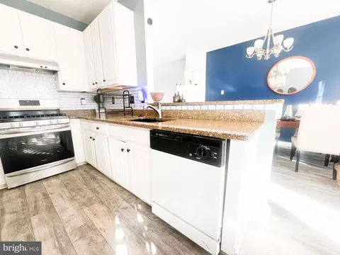 8231 Brooktree St, Laurel, MD 20724 photo 18