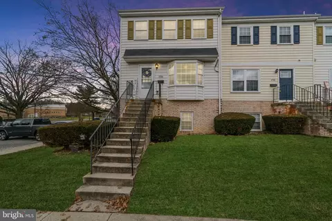 1724 E Bancroft Ln, Crofton, MD 21114 photo 2