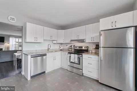 1724 E Bancroft Ln, Crofton, MD 21114 photo 5