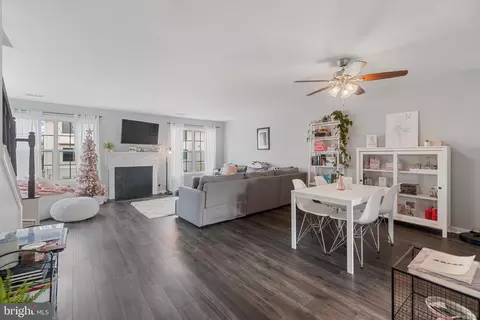 1724 E Bancroft Ln, Crofton, MD 21114 photo 9