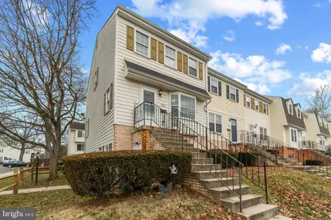 1724 E Bancroft Ln, Crofton, MD 21114 photo 4