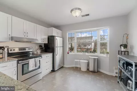 1724 E Bancroft Ln, Crofton, MD 21114 photo 7
