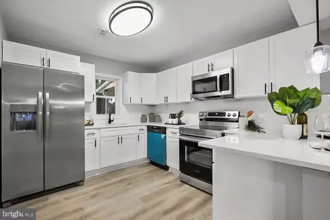 8404 Lockwood Rd, Pasadena, MD 21122 photo 3