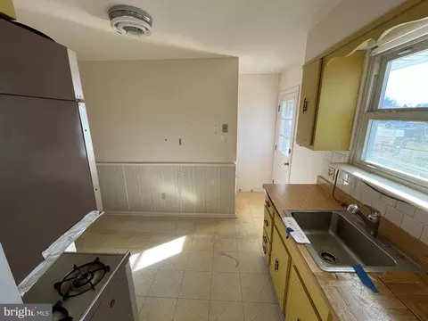 147 Riviera Dr, Pasadena, MD 21122 photo 10
