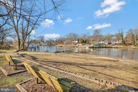 635 Laurel Dr, Pasadena, MD 21122 photo 2