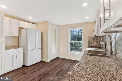 635 Laurel Dr, Pasadena, MD 21122 photo 11