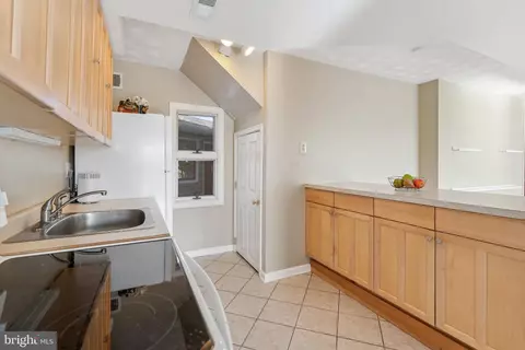 Kitchen - 911 Shore Dr, Edgewater, MD 21037 photo 6 of 7