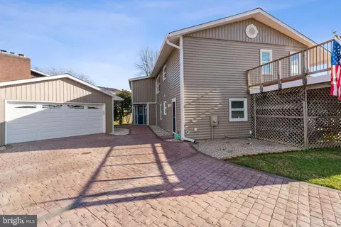 Exterior - 911 Shore Dr, Edgewater, MD 21037 photo 2 of 10