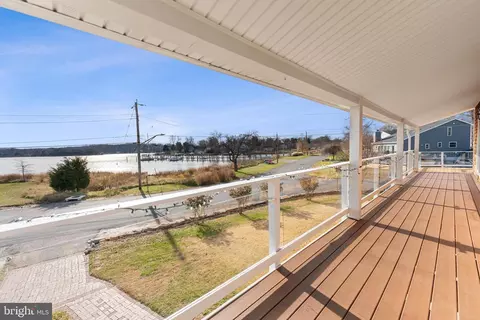 Exterior - 911 Shore Dr, Edgewater, MD 21037 photo 4 of 10