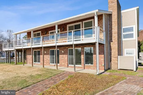 Exterior - 911 Shore Dr, Edgewater, MD 21037 photo 6 of 10