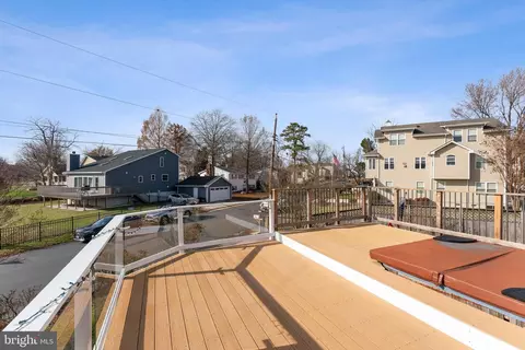 Exterior - 911 Shore Dr, Edgewater, MD 21037 photo 8 of 10