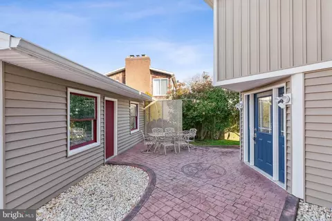 Exterior - 911 Shore Dr, Edgewater, MD 21037 photo 3 of 10