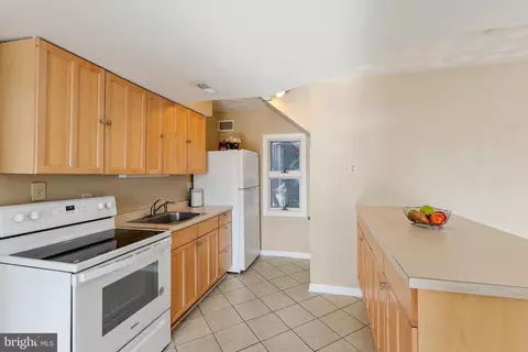 Kitchen - 911 Shore Dr, Edgewater, MD 21037 photo 5 of 7