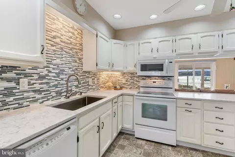Kitchen - 911 Shore Dr, Edgewater, MD 21037 photo 3 of 7