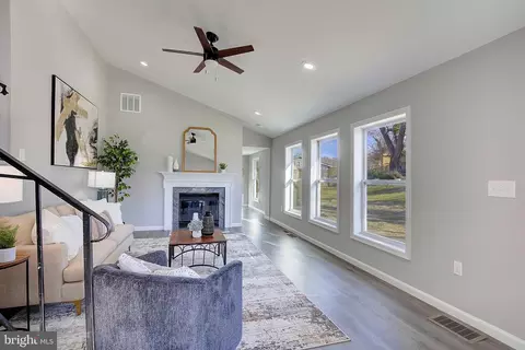 103 2nd St, Annapolis, MD 21401 photo 3