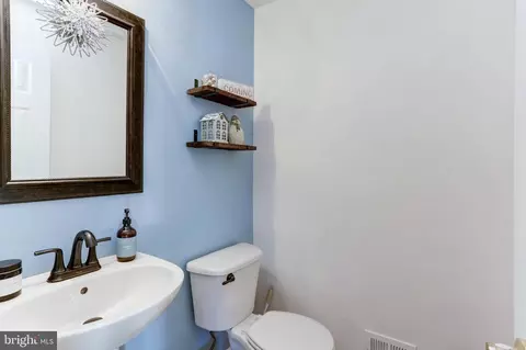 8108 Fanfair Ln, Pasadena, MD 21122 photo 30