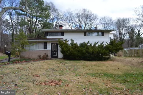105 Sharon Dr, Pasadena, MD 21122 photo 1