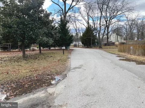 8479 Bussenius Rd, Pasadena, MD 21122 photo 10