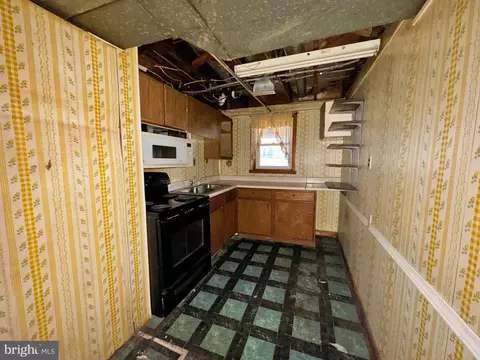 8479 Bussenius Rd, Pasadena, MD 21122 photo 25
