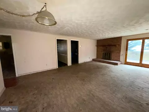 8479 Bussenius Rd, Pasadena, MD 21122 photo 24