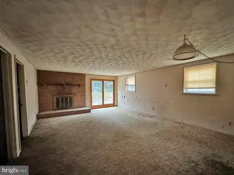 8479 Bussenius Rd, Pasadena, MD 21122 photo 23