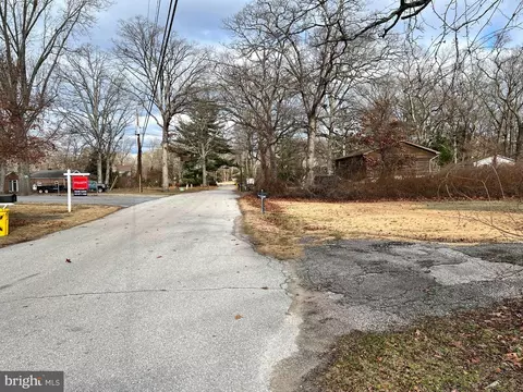 8479 Bussenius Rd, Pasadena, MD 21122 photo 9