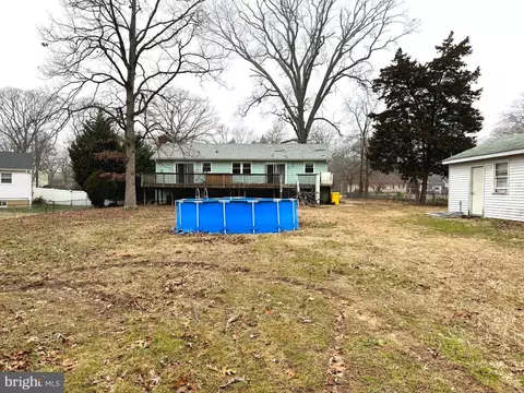 8479 Bussenius Rd, Pasadena, MD 21122 photo 4