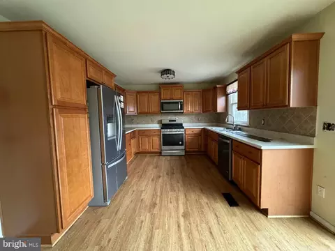 8479 Bussenius Rd, Pasadena, MD 21122 photo 15
