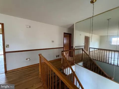 8479 Bussenius Rd, Pasadena, MD 21122 photo 16