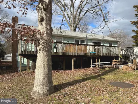 8479 Bussenius Rd, Pasadena, MD 21122 photo 3