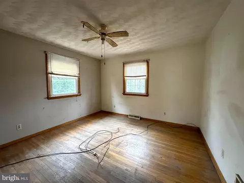 8479 Bussenius Rd, Pasadena, MD 21122 photo 19