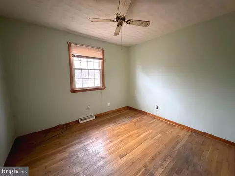 8479 Bussenius Rd, Pasadena, MD 21122 photo 18