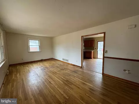 8479 Bussenius Rd, Pasadena, MD 21122 photo 13