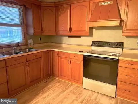 1659 Wall Dr, Pasadena, MD 21122 photo 4