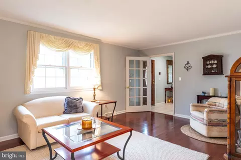 227 Falcon Dr, Pasadena, MD 21122 photo 2